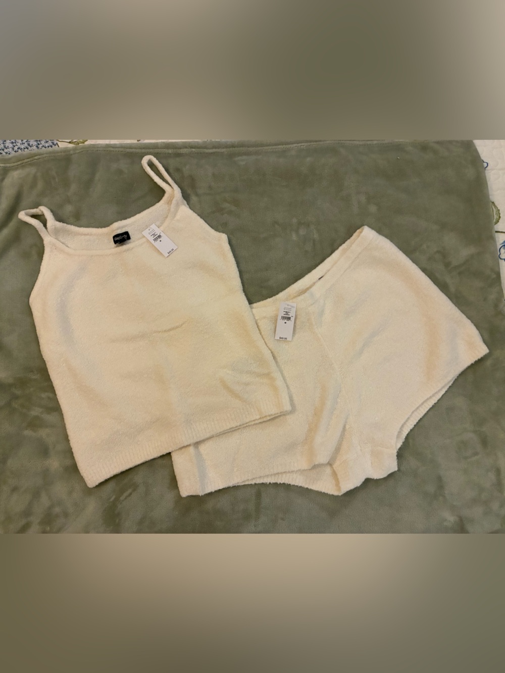 Women’s Gap Brand Cozy Cream Fuzzy Tank & Short Lounge Set Size Medium